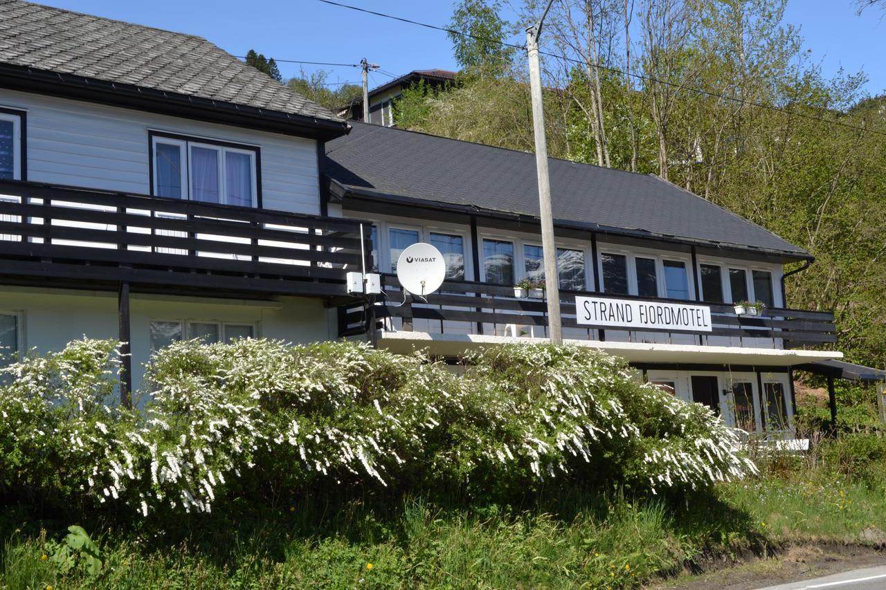 Strand Fjordmotel Ульвик Экстерьер фото