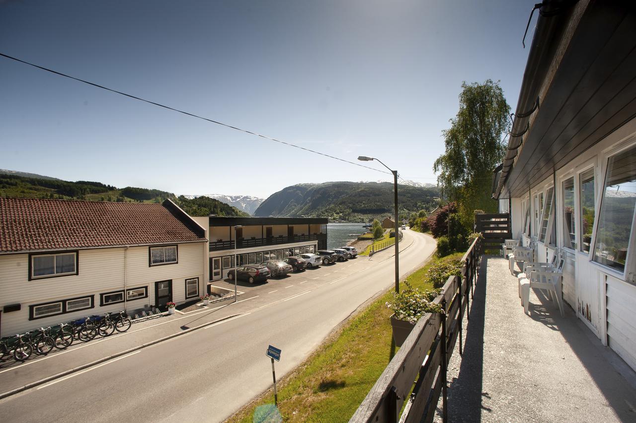 Strand Fjordmotel Ульвик Экстерьер фото