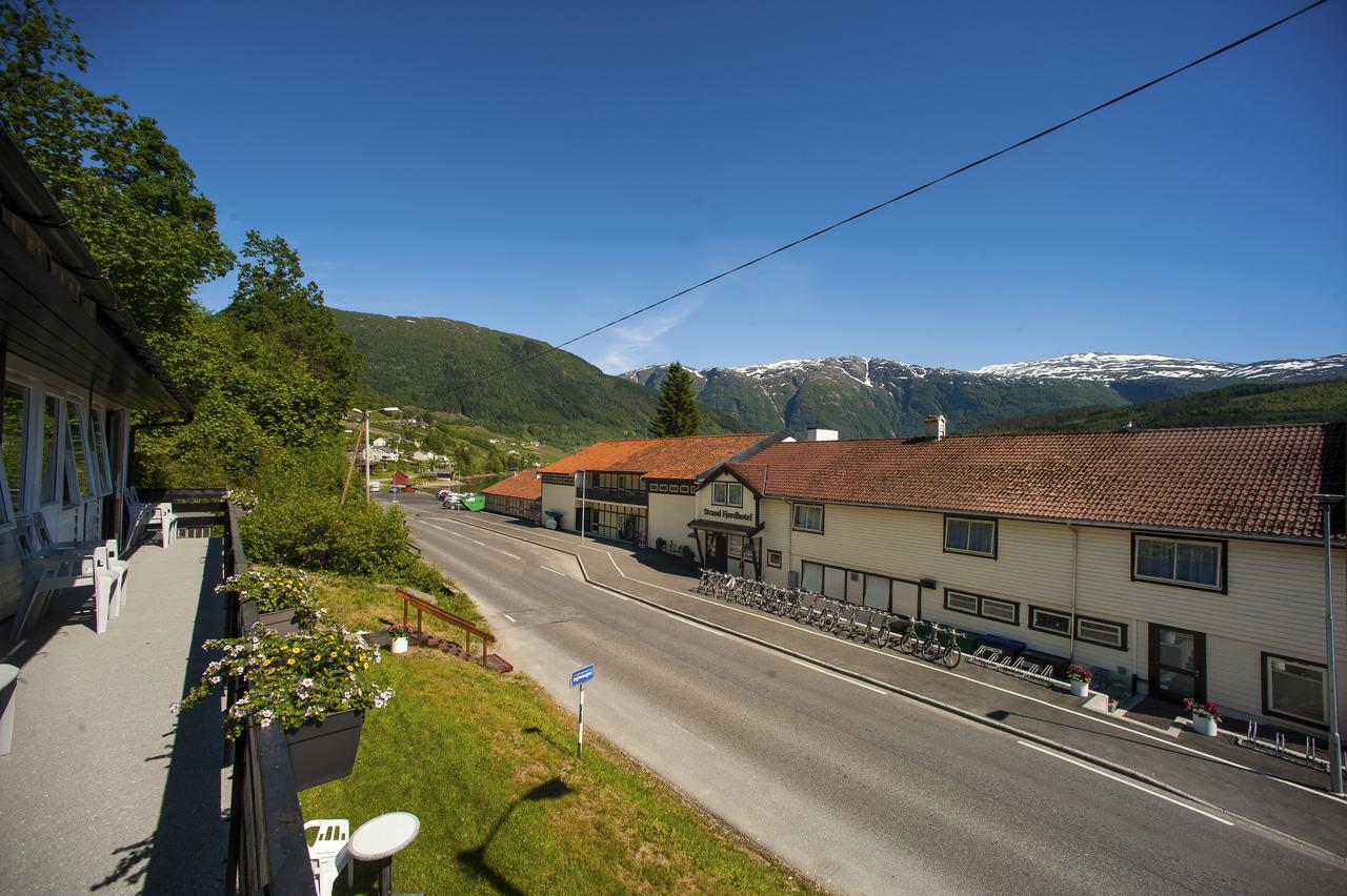 Strand Fjordmotel Ульвик Экстерьер фото